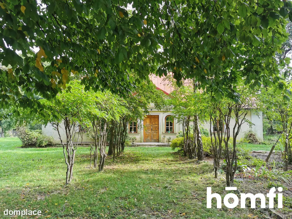 KLIMATYCZNY DWOREK Z DUŻĄ DZIAŁKĄ PRZY LESIE
