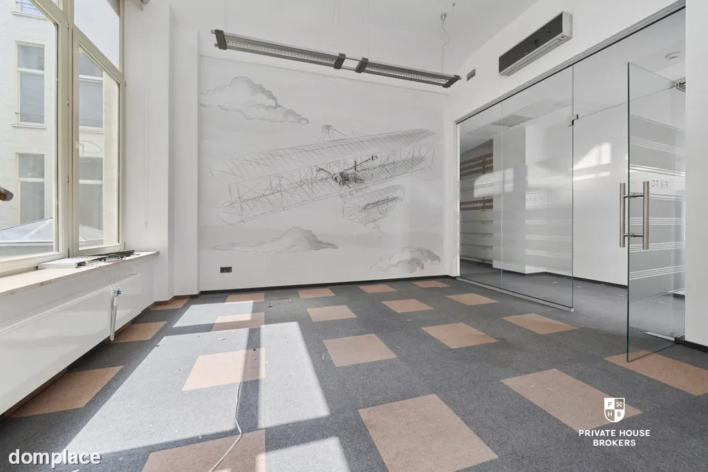 Na wynajem przestronny lokal 260 m2 Rynek 1 piętro