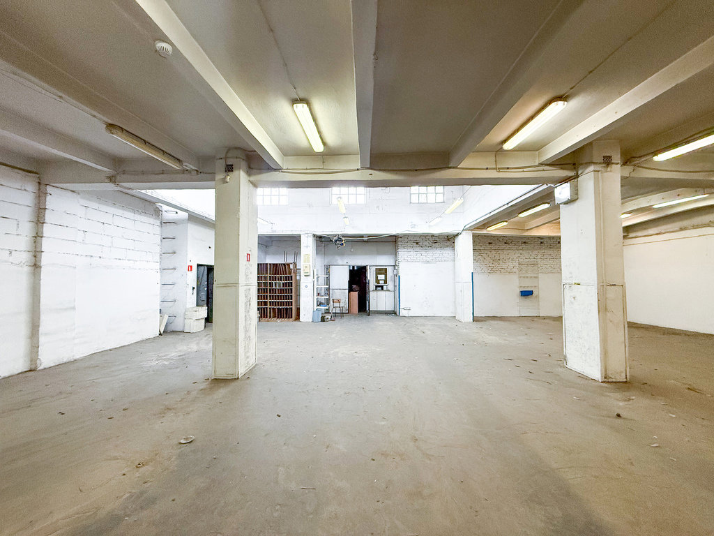 Hala magazynowa z placem dla TIR i rampą