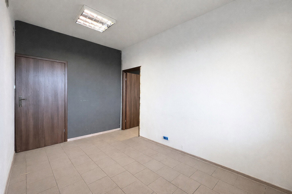 Lokal biurowy na piętrze 2 pokoje