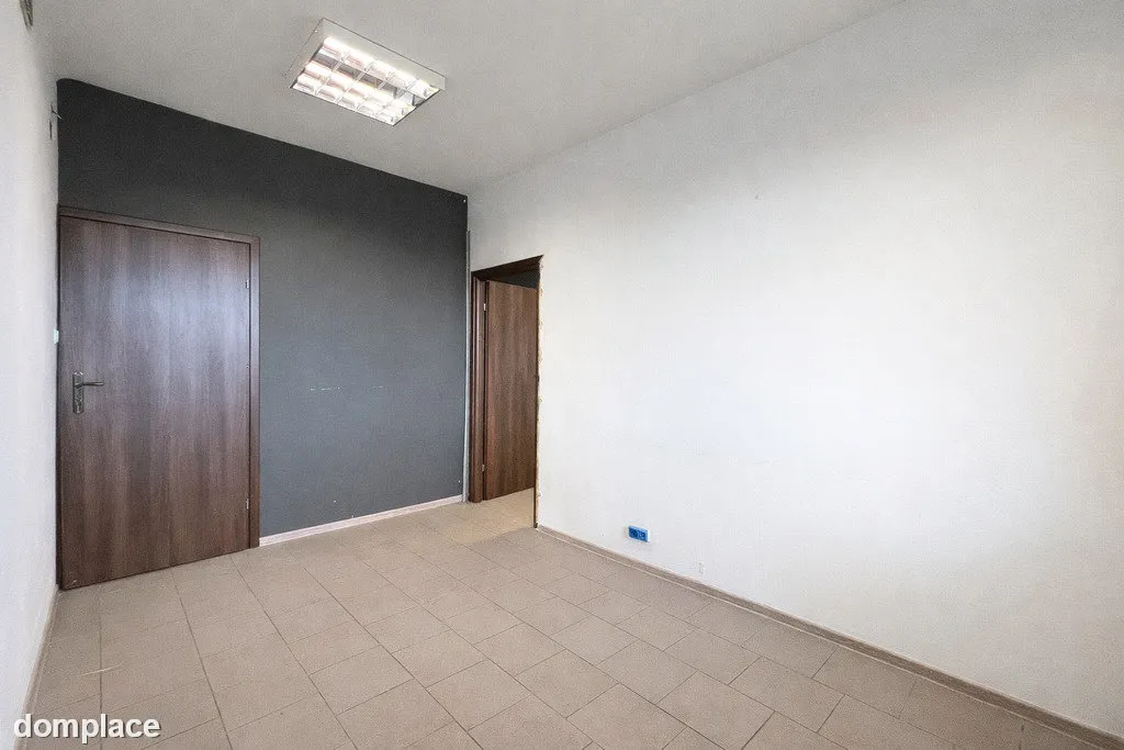 Lokal biurowy na piętrze 2 pokoje