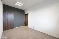Lokal biurowy na piętrze 2 pokoje — zdjęcie 1