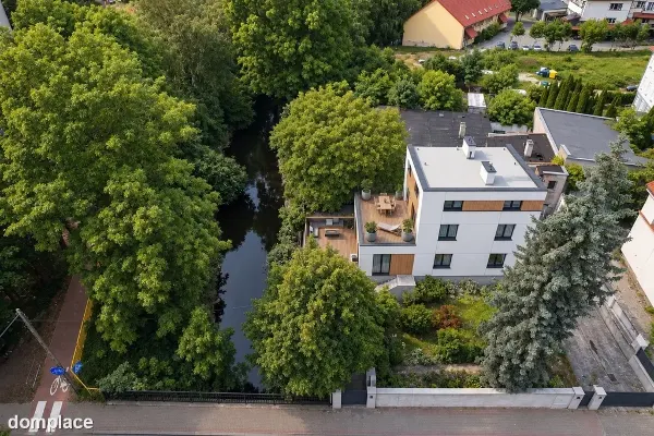 Wolnostojący dom nad rzeką w centrum Ostródy — zdjęcie 2