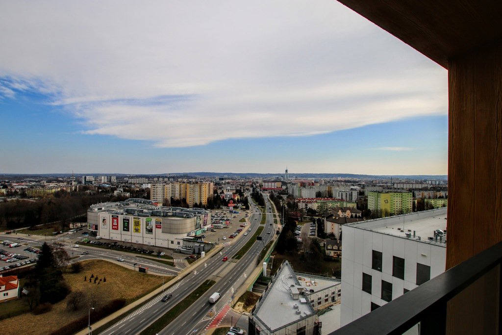 16 piętro, klimatyzacja, 2 miejsca post.