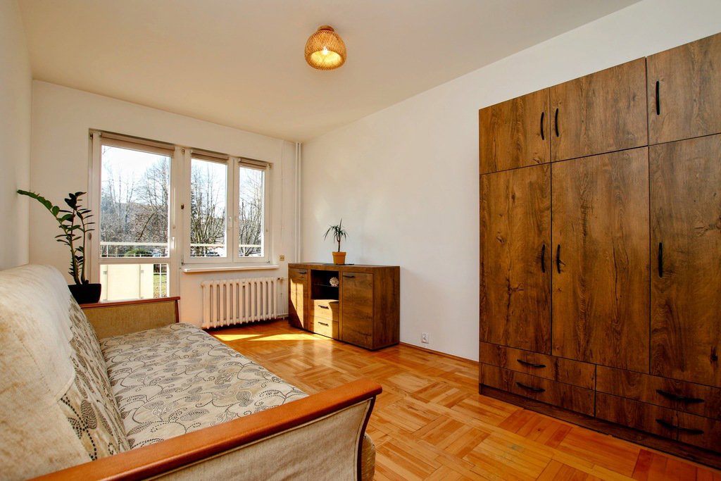 dwa niezależne pokoje, wysoki parter, balkon