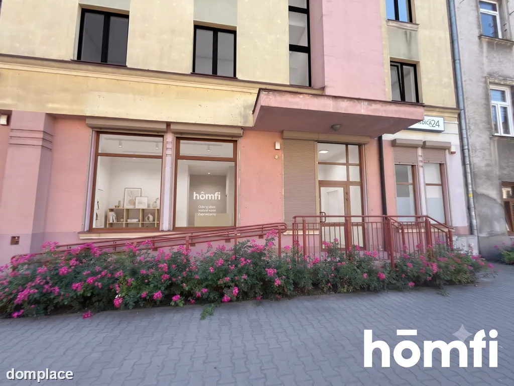 Lokal z dużą witryną w centrum miasta