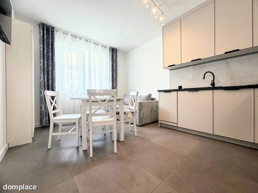 2 pokoje oddzielna kuchnia, balkon, kom. lok. — zdjęcie 2