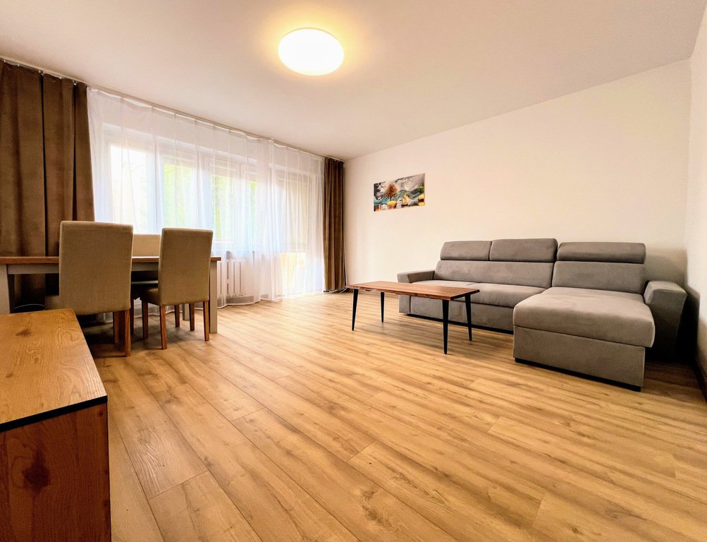 Po remoncie, 2 pokoje z balkonem, niskie piętro