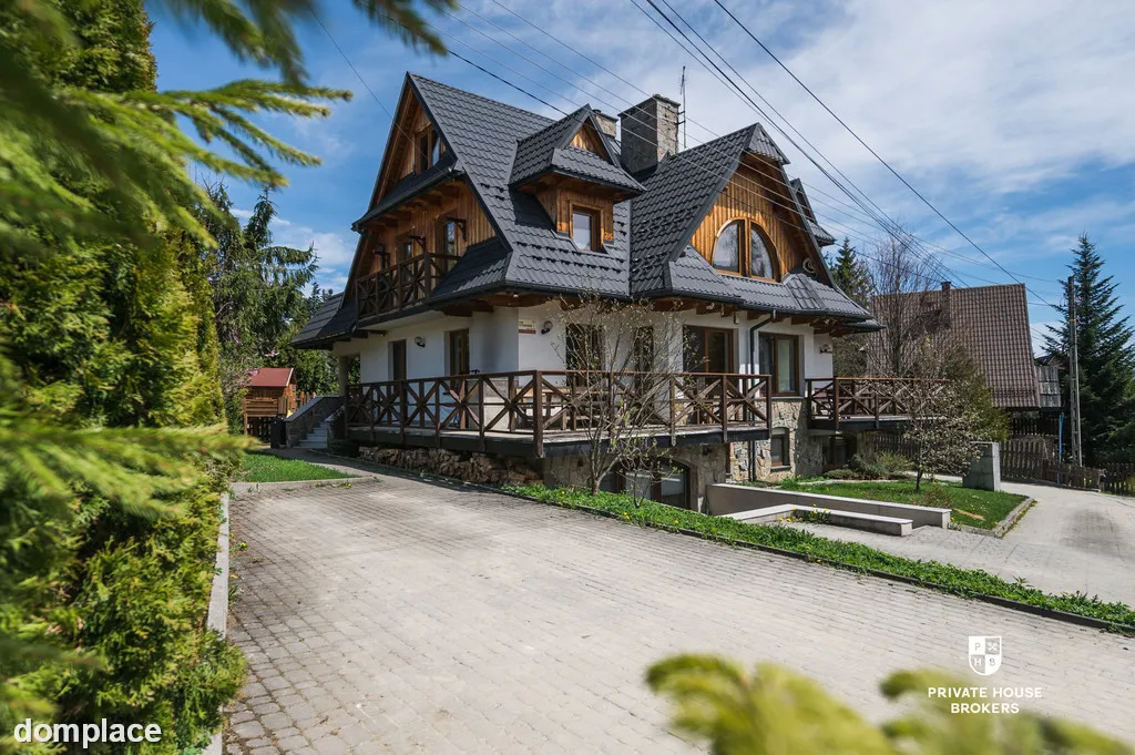Piękny budynek z widokiem na Giewont, Kościelisko