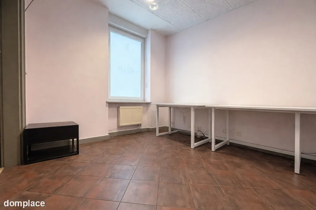 Lokal 12 m2 z własnym pokojem socjalnym, parter — zdjęcie 2
