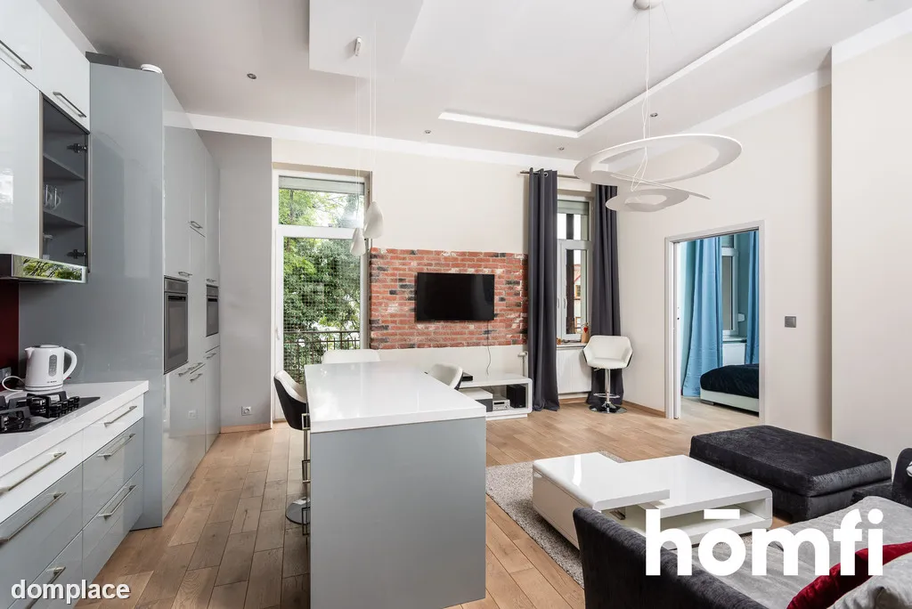 Klimatyzowane, wyposażone mieszkanie z balkonem