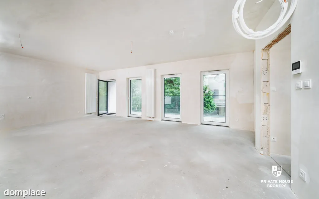 Apartament z balkonem w sąsiedztwie Błoń