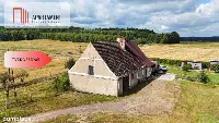 Dom na wsi wśród pól i lasów — zdjęcie 1