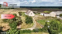 Dom na wsi wśród pól i lasów — zdjęcie 2