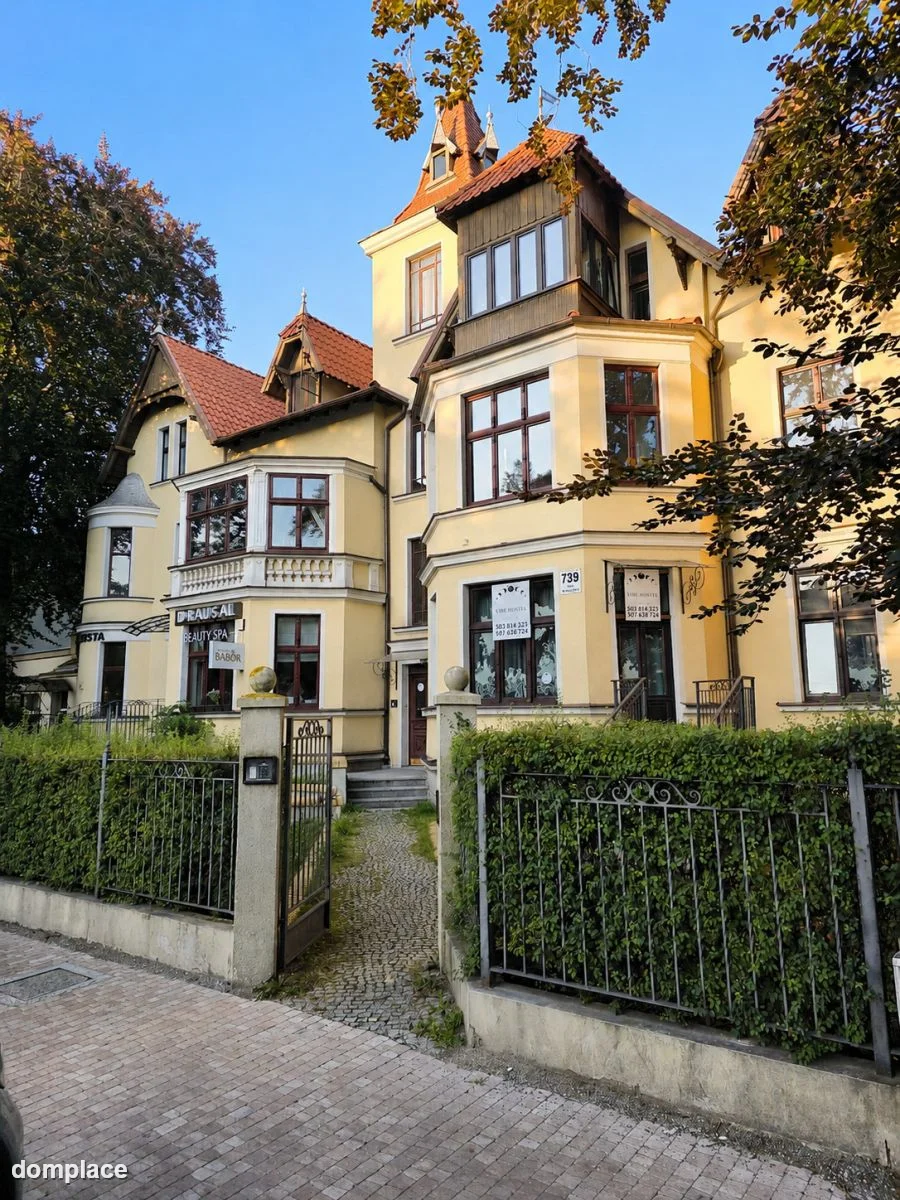 Osobny pokój z antresolą i własną łazienką