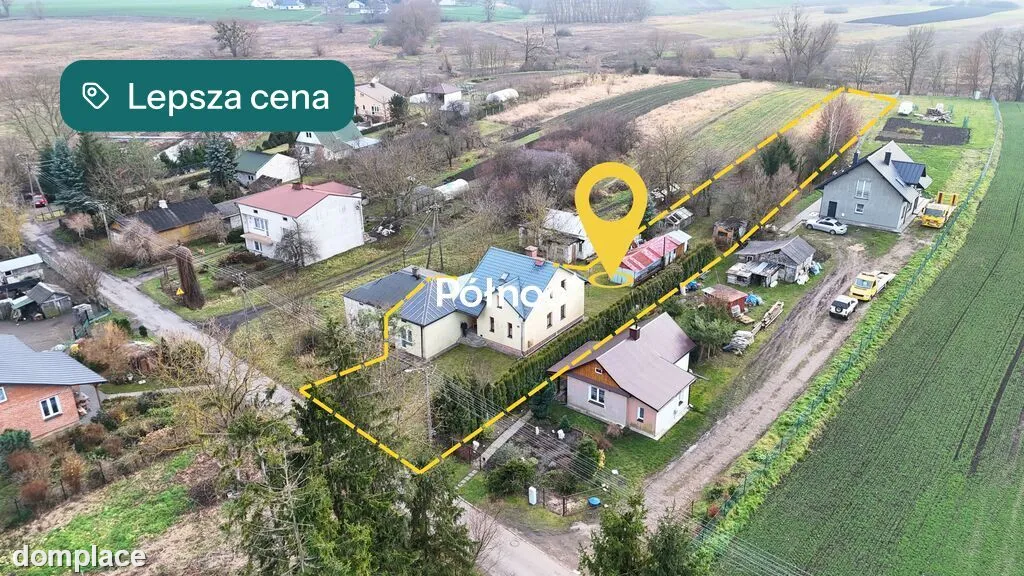 Dom przy spokojnej ulicy, nad rzeką.