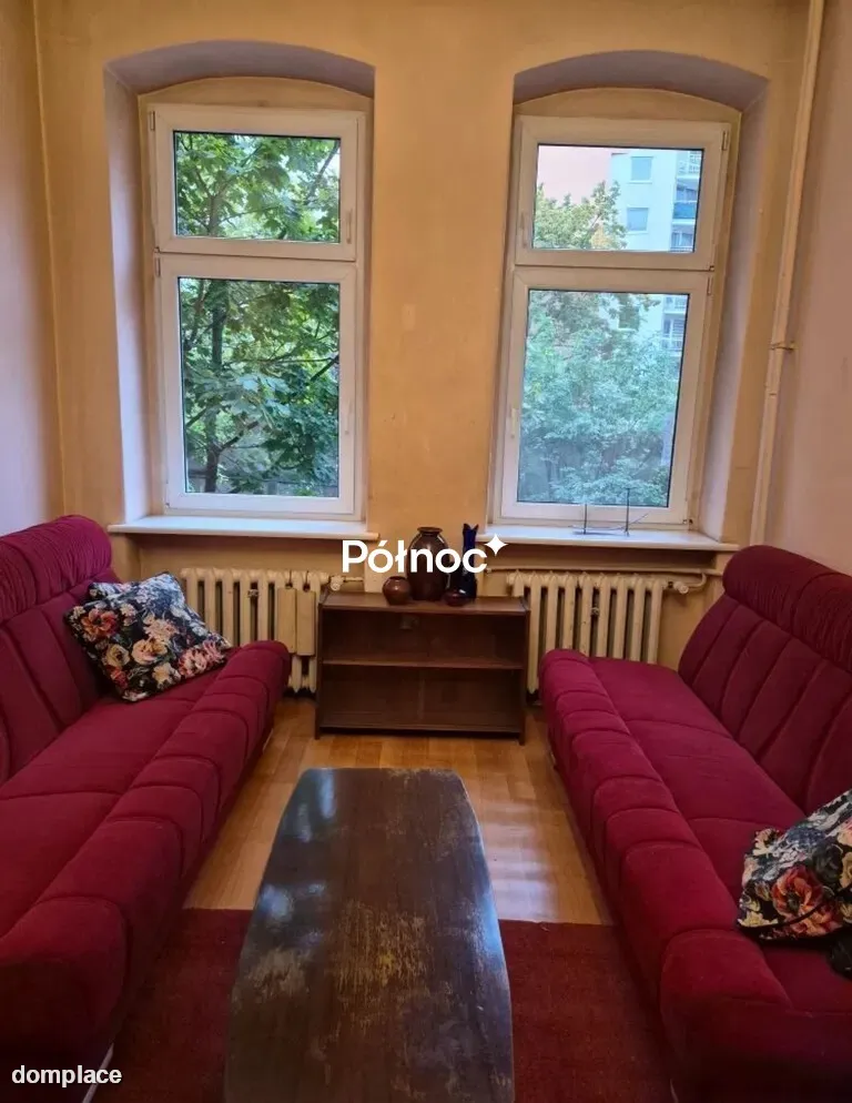 Rozkładowe mieszkanie w kamienicy / Wrocław, Huby