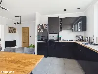 Przestronny dom 358 m² z garażem — zdjęcie 2