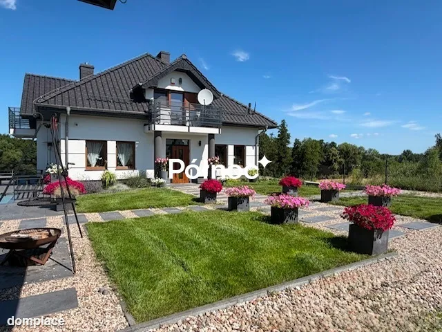 Dom w okolicy Gdańska, nad jeziorem. Kolbudy