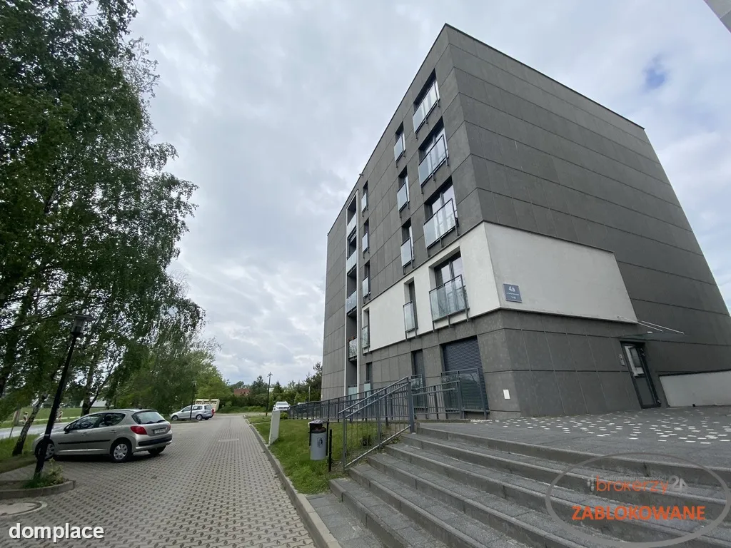 KOMPAKTOWA KAWALERKA NA PIĄTKOWIE