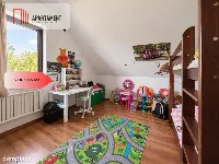Przestronny dom rodzinny w otoczeniu zieleni — zdjęcie 16