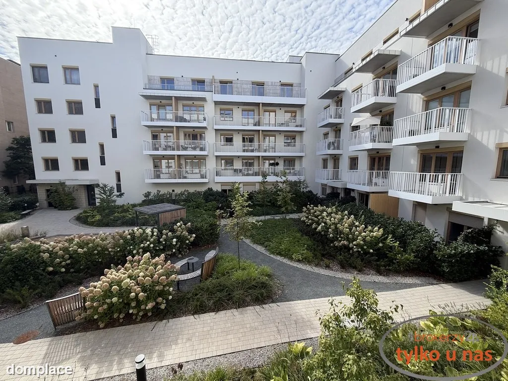 NOWIUTKI APARTAMENT - ŁAZARZ KAWALERYJSKA 4