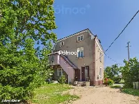 Zabytkowa kamienica w Rajgrodzie nieopodal jeziora — zdjęcie 11