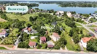 Zabytkowa kamienica w Rajgrodzie nieopodal jeziora — zdjęcie 1