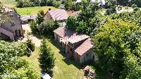 Zabytkowa kamienica w Rajgrodzie nieopodal jeziora — zdjęcie 17