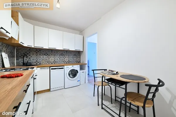 Polecam! Metro! Przytulne, po remoncie. Balkon. — zdjęcie 4