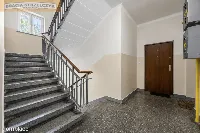 Mieszkanie przy PKP Koło, budynek z cegły z lat 50 — zdjęcie 10