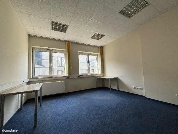 Budynek biurowo-usługowy 457 m², Kraków Podgórze, 10 miejsc parkingowych — zdjęcie 2