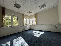 Budynek biurowo-usługowy 457 m², Kraków Podgórze, 10 miejsc parkingowych — zdjęcie 3