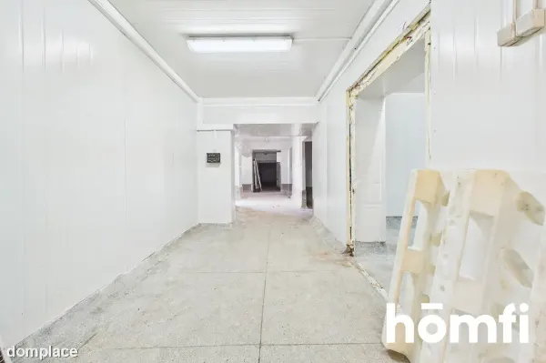 Kompleks komercyjny 5188m2 z halami i magazynami — zdjęcie 5