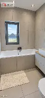 Komfortowy dom w zabudowie bliźniaczej z basenem — zdjęcie 13