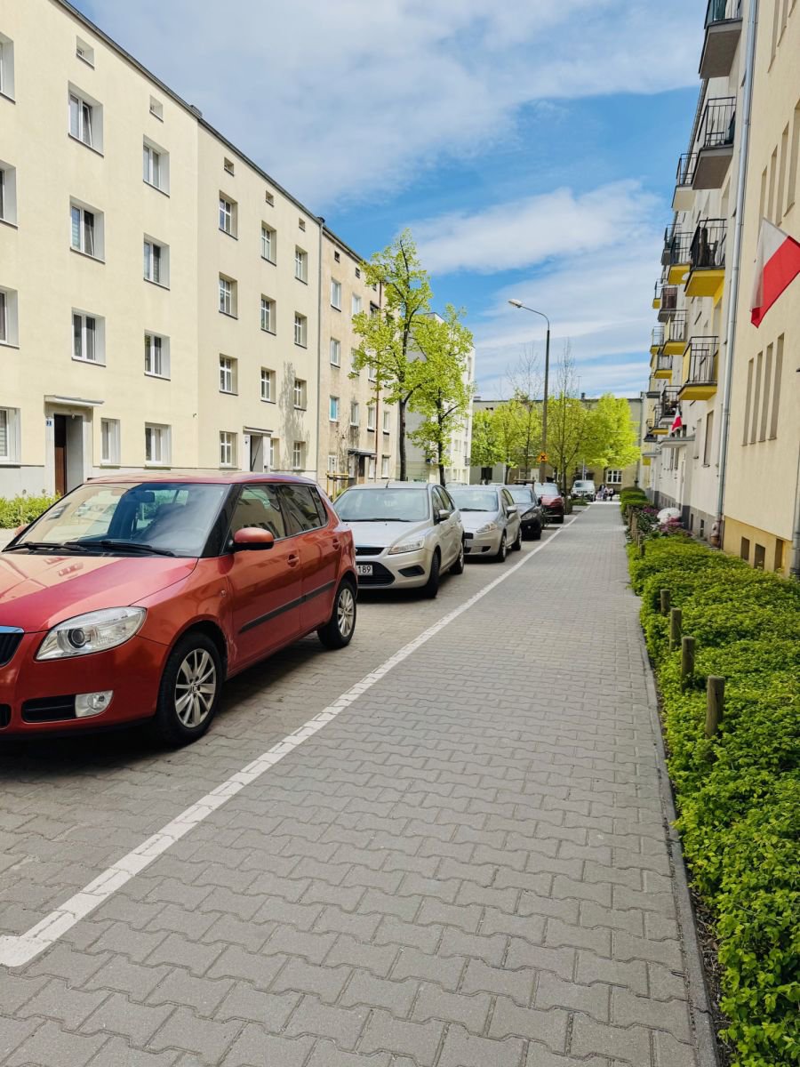 3 pokoje, cegła, spokojna ulica.